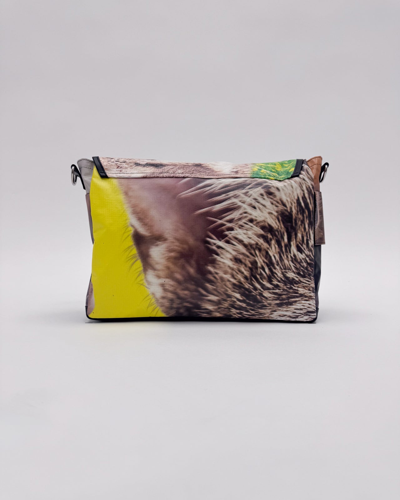 ABBA16 Messenger Bag