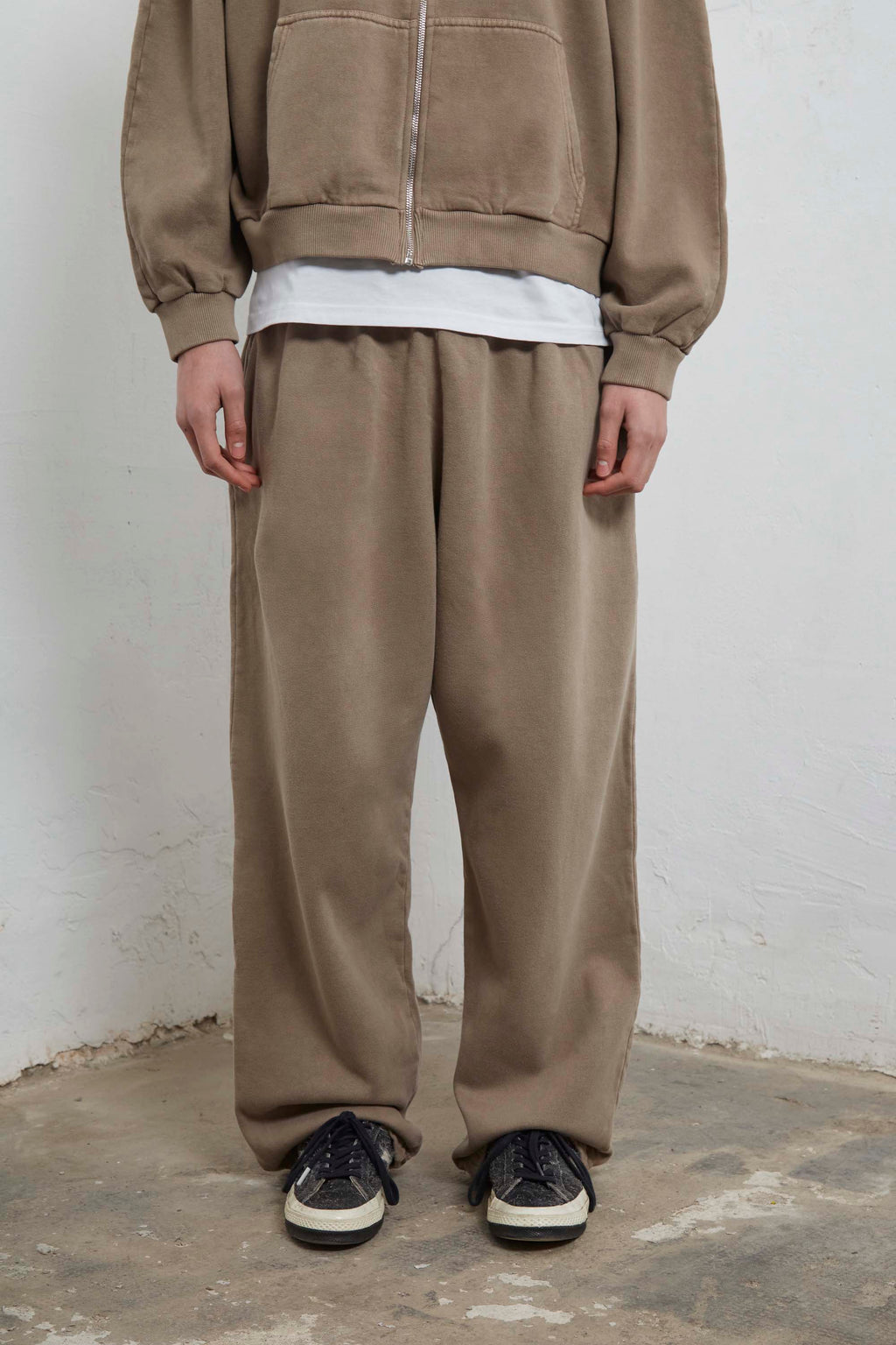 Taupe sweatpants with mini logo detail and drawstring waist