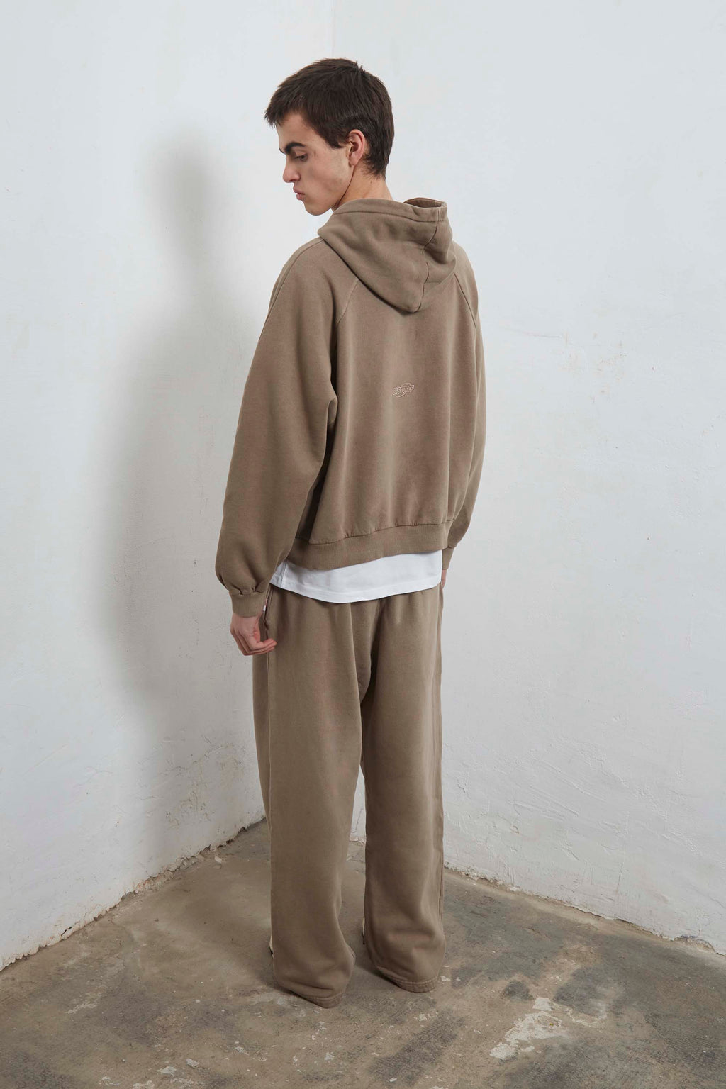 Taupe sweatpants with mini logo detail and drawstring waist