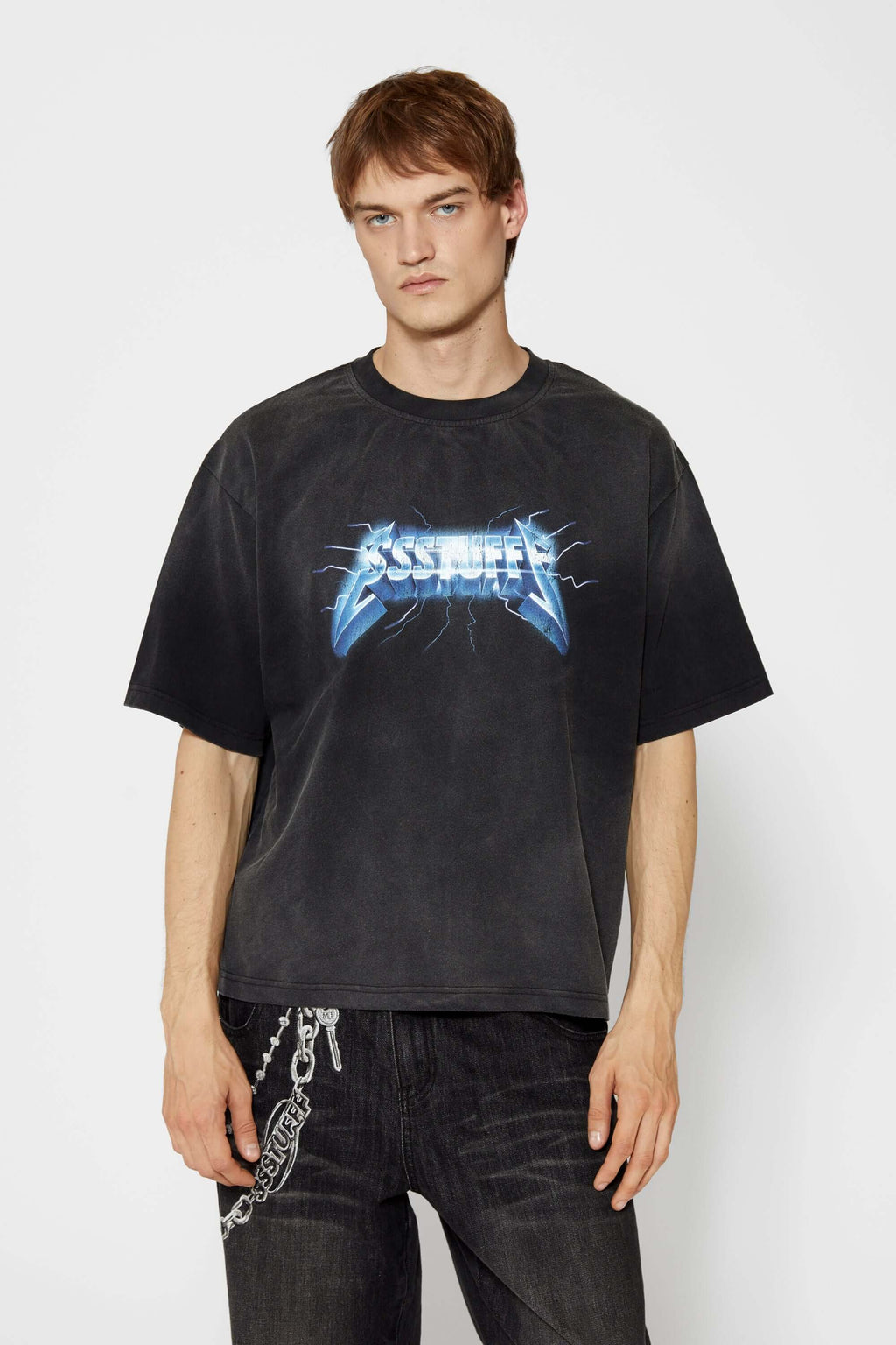 Stone-washed t-shirt with vintage lightning logo inspired by 80s rock bands