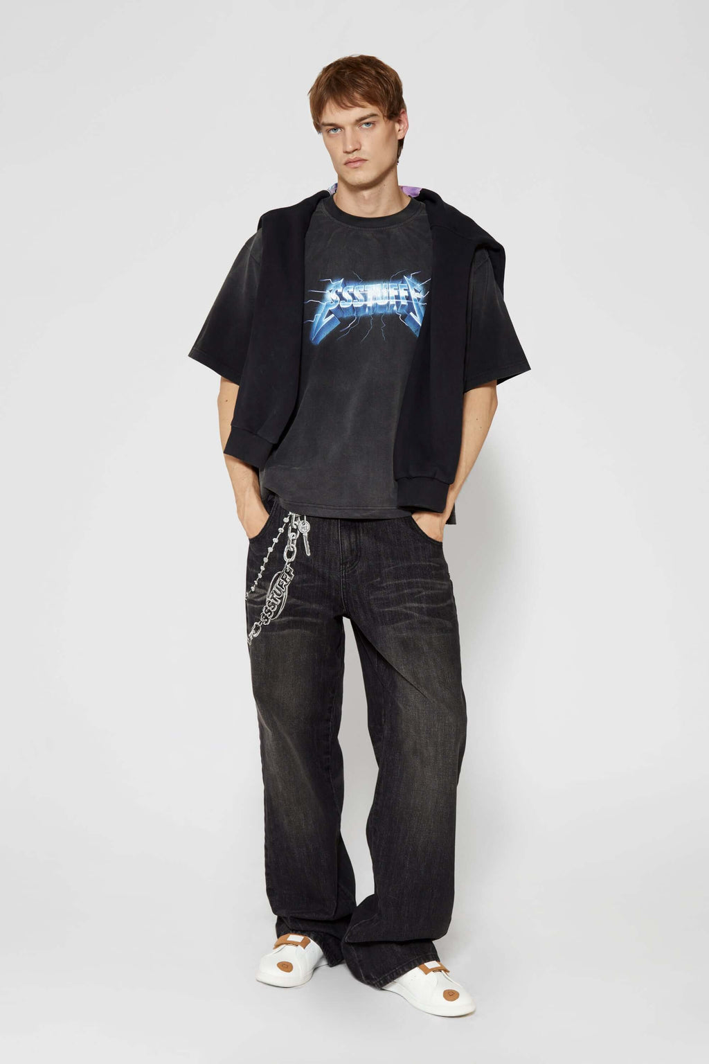Stone-washed t-shirt with vintage lightning logo inspired by 80s rock bands