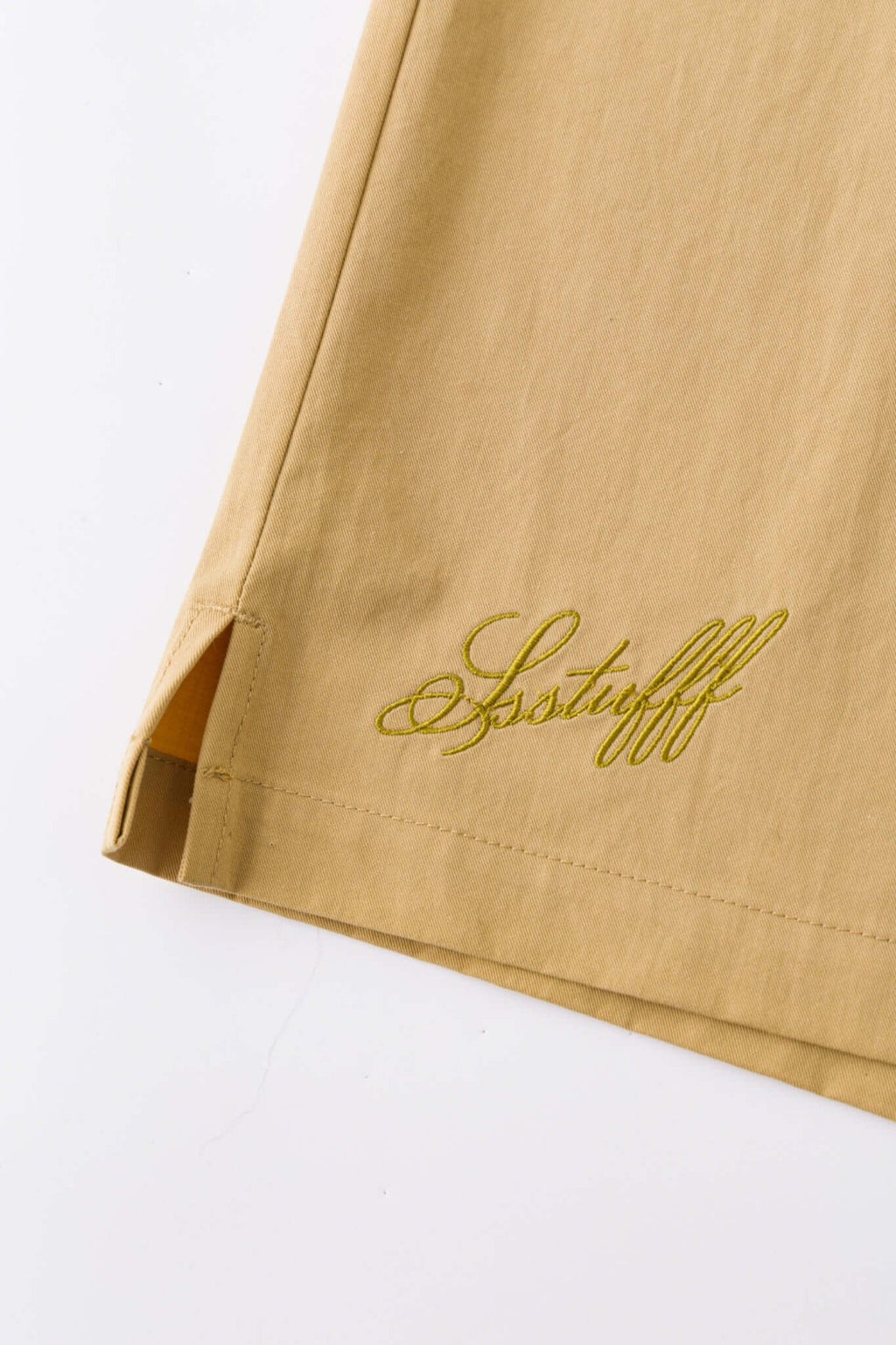 Beige bermuda shorts with a logo embroidered
