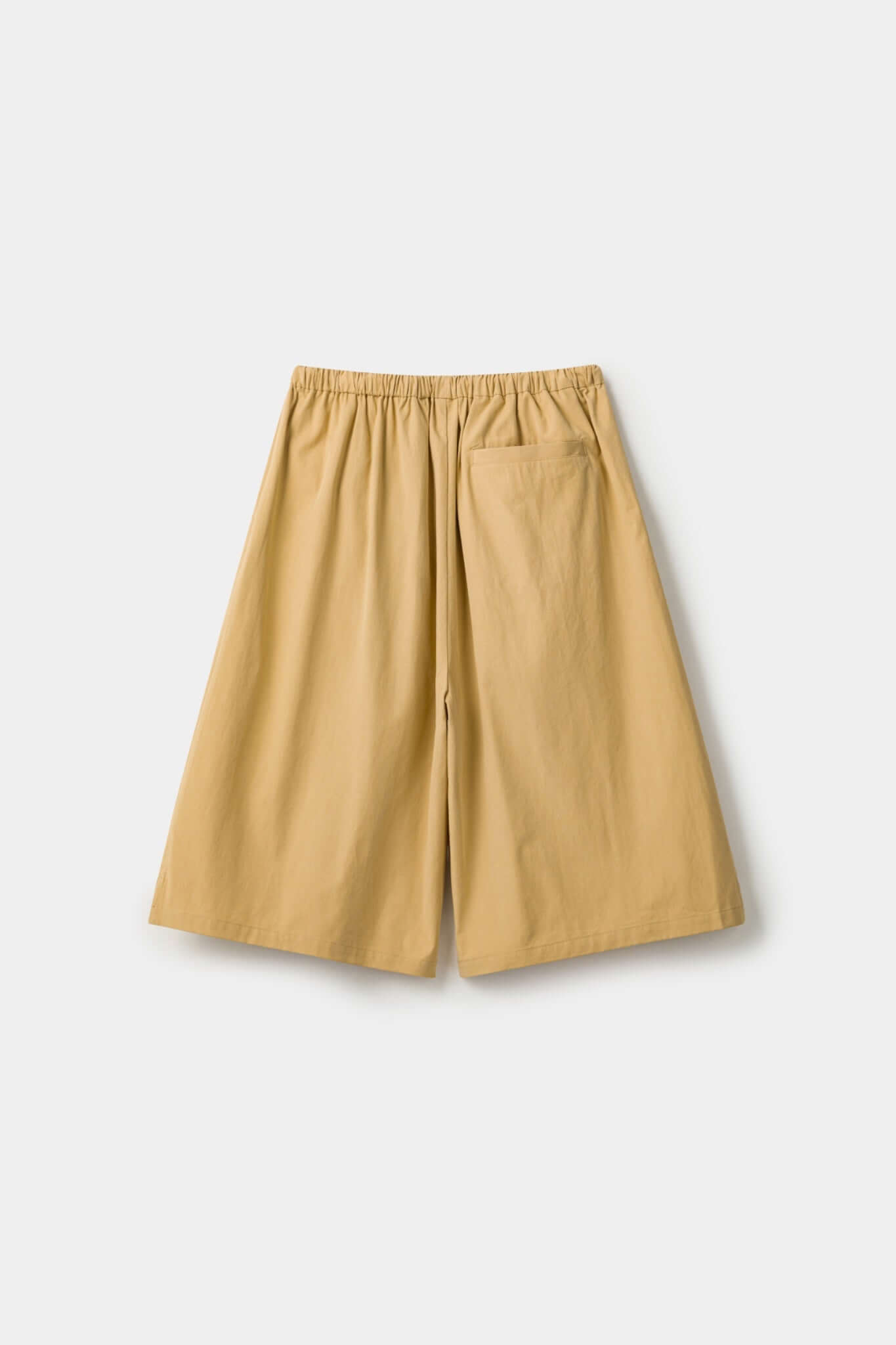 Beige bermuda shorts with a logo embroidered
