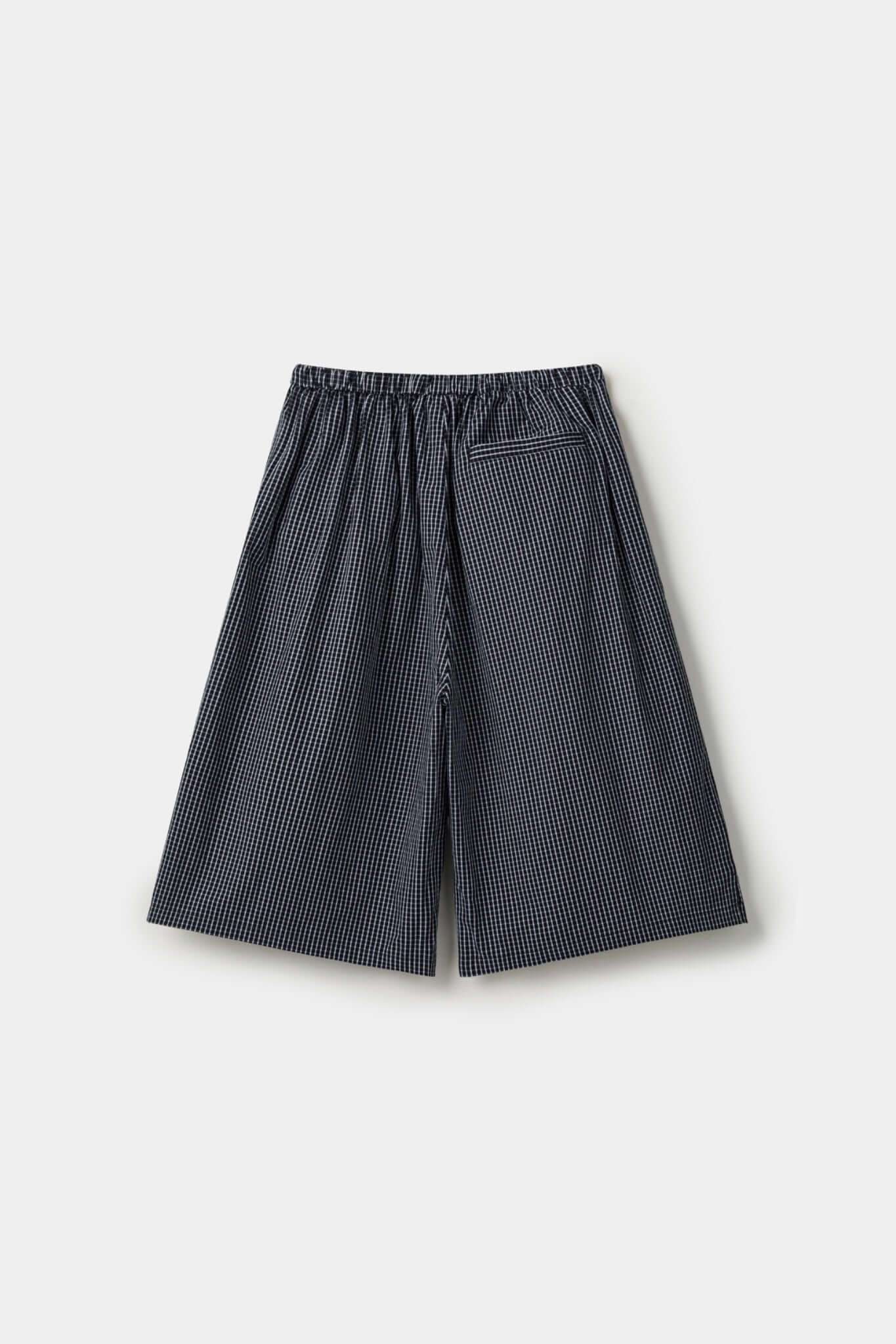 Black striped bermuda shorts with a logo embroidered
