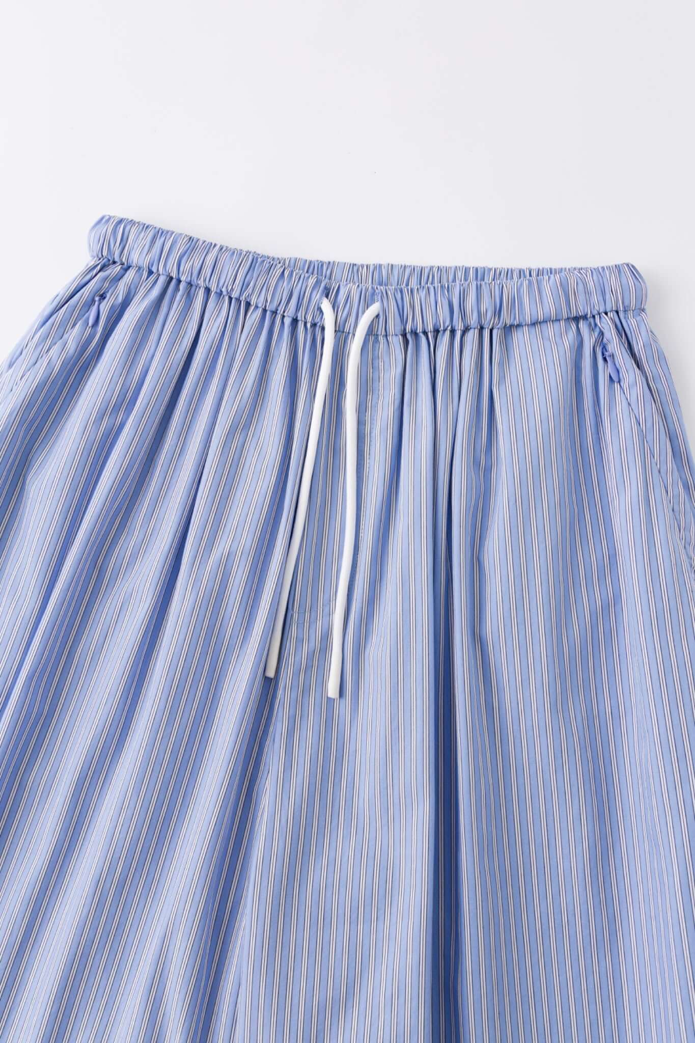 Blue striped bermuda shorts with a logo embroidered
