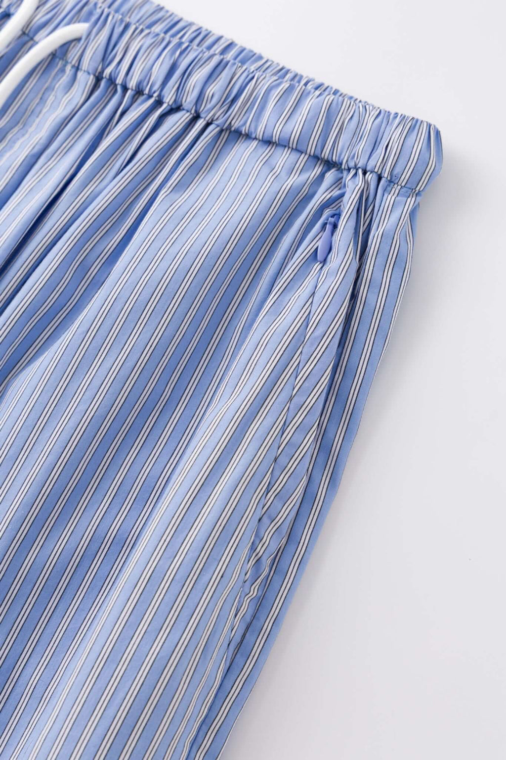 Blue striped bermuda shorts with a logo embroidered
