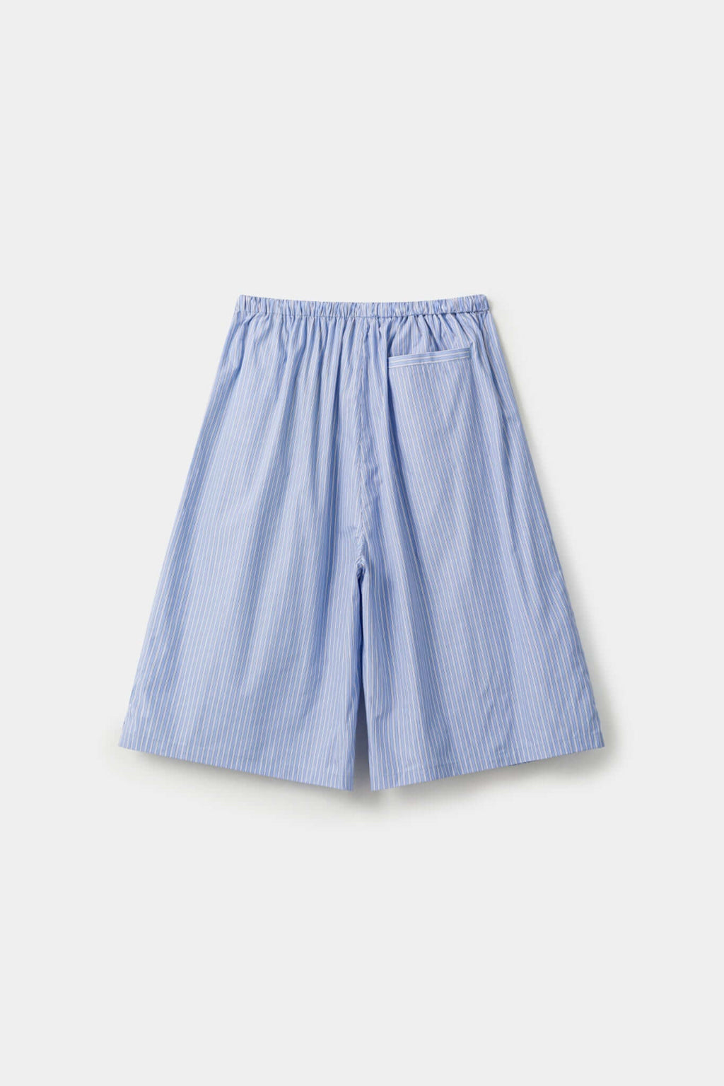 Blue striped bermuda shorts with a logo embroidered
