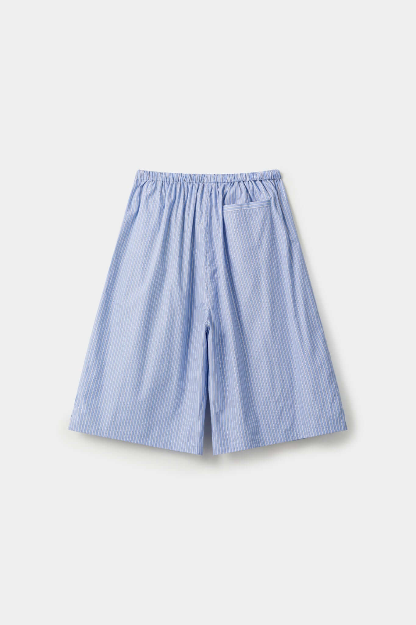 Blue striped bermuda shorts with a logo embroidered
