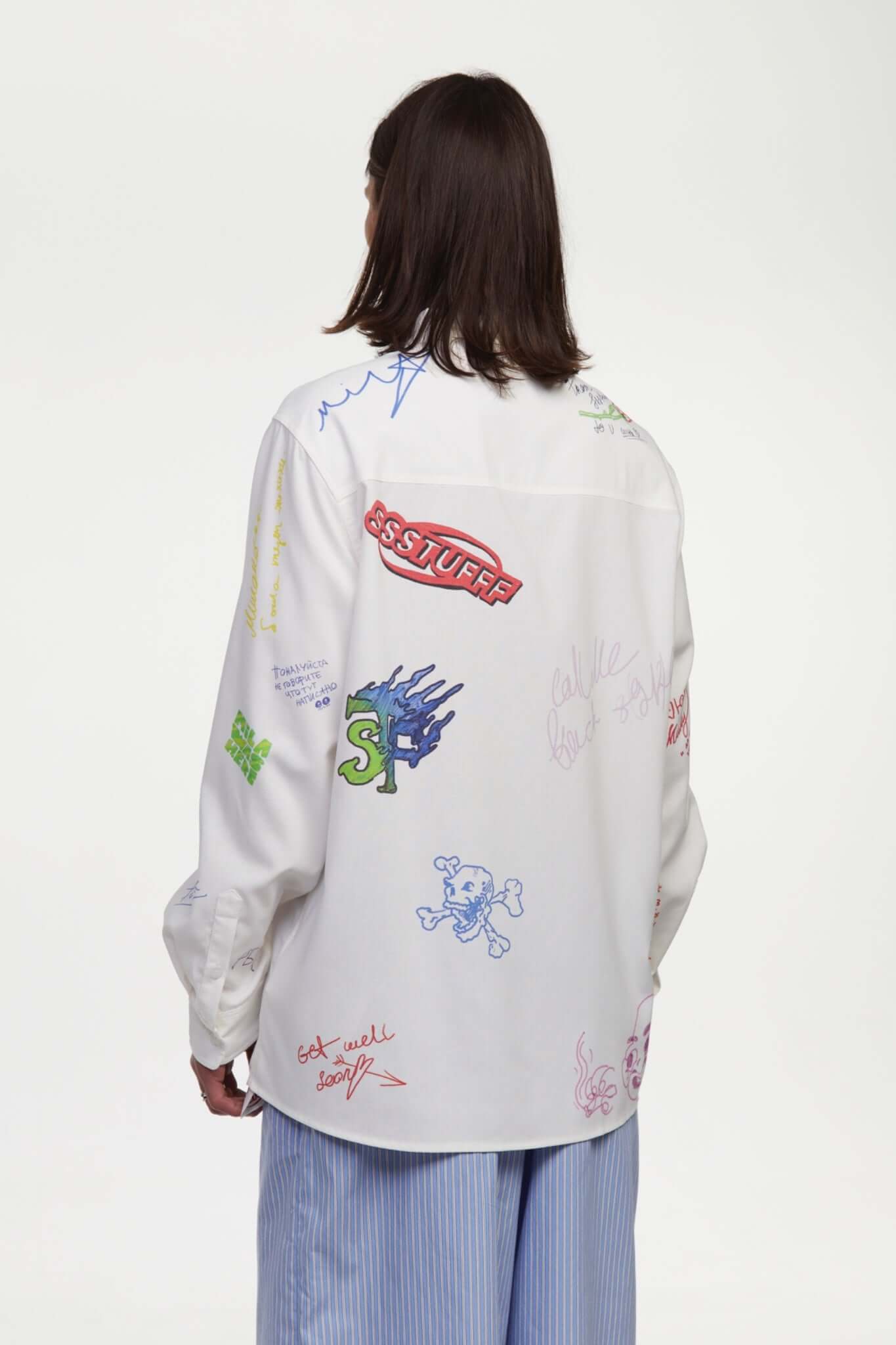 White shirt with colorful graphics simulating a plaster 
