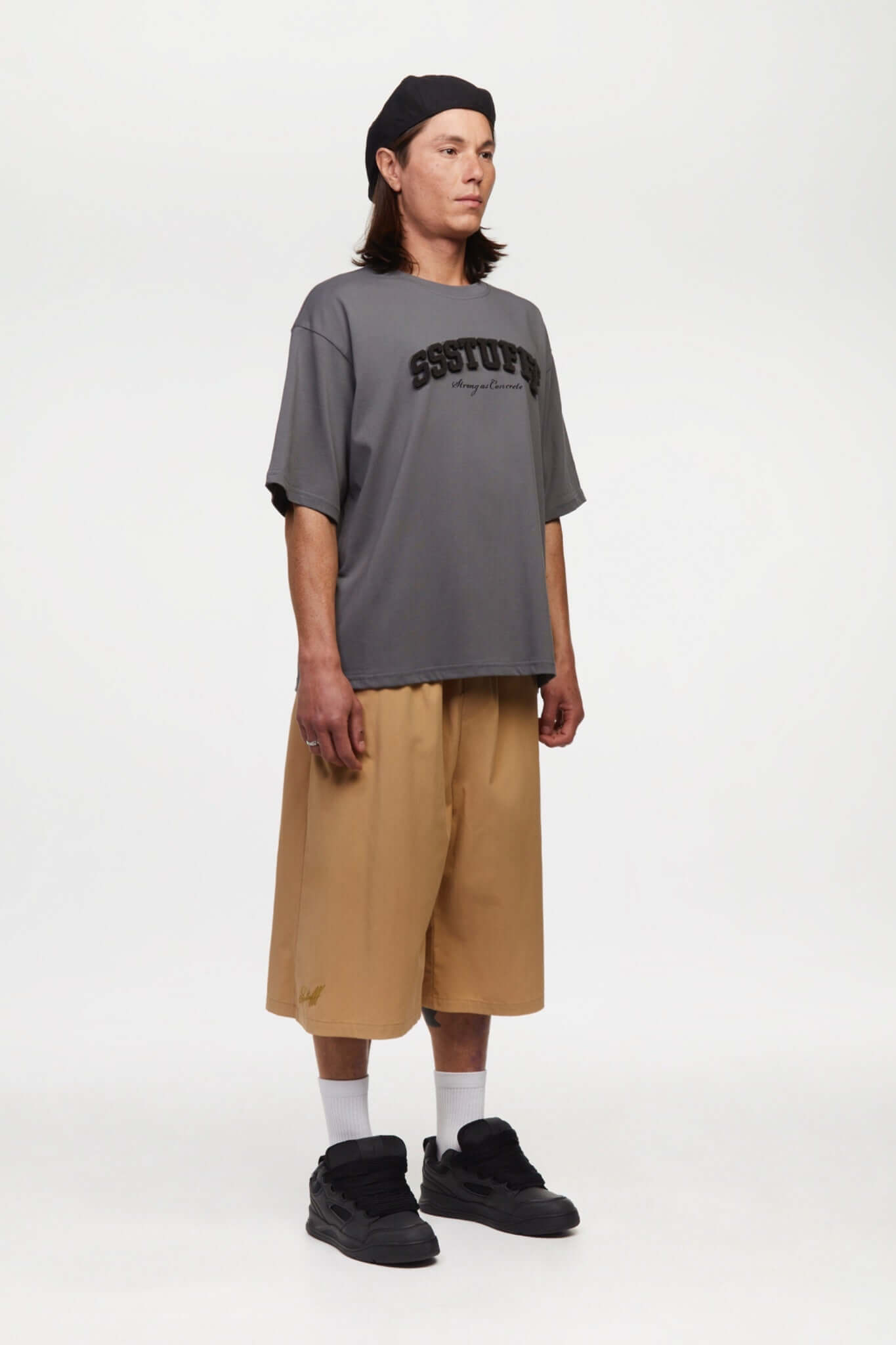 Gray t-shirt with sponge texture text with the brand name

