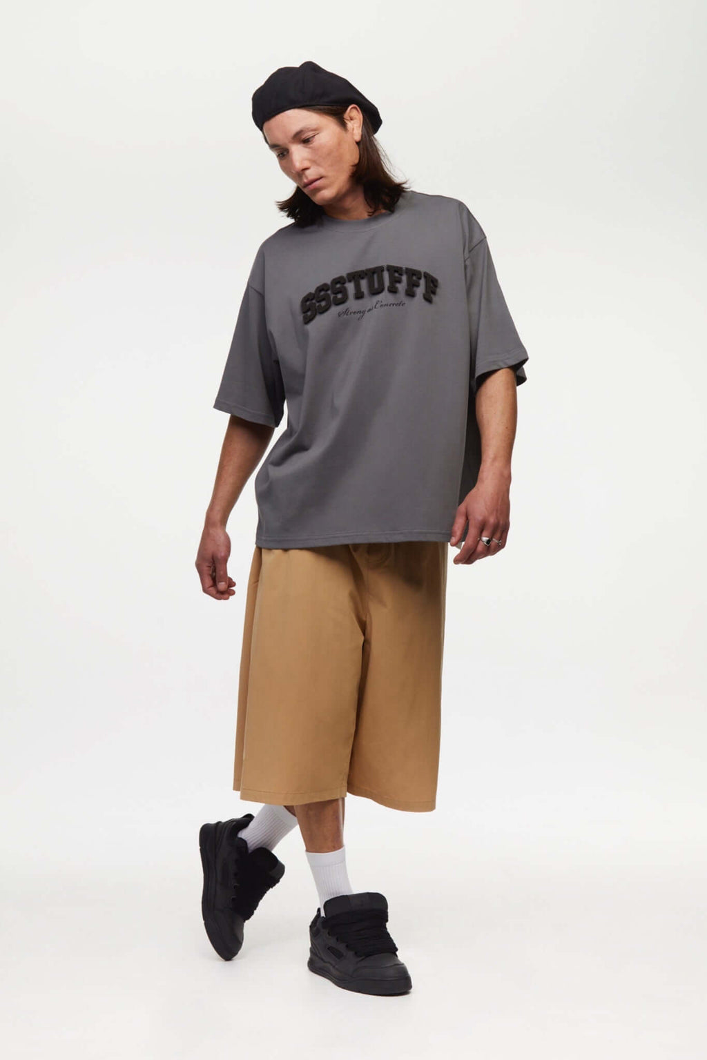 Gray t-shirt with sponge texture text with the brand name
