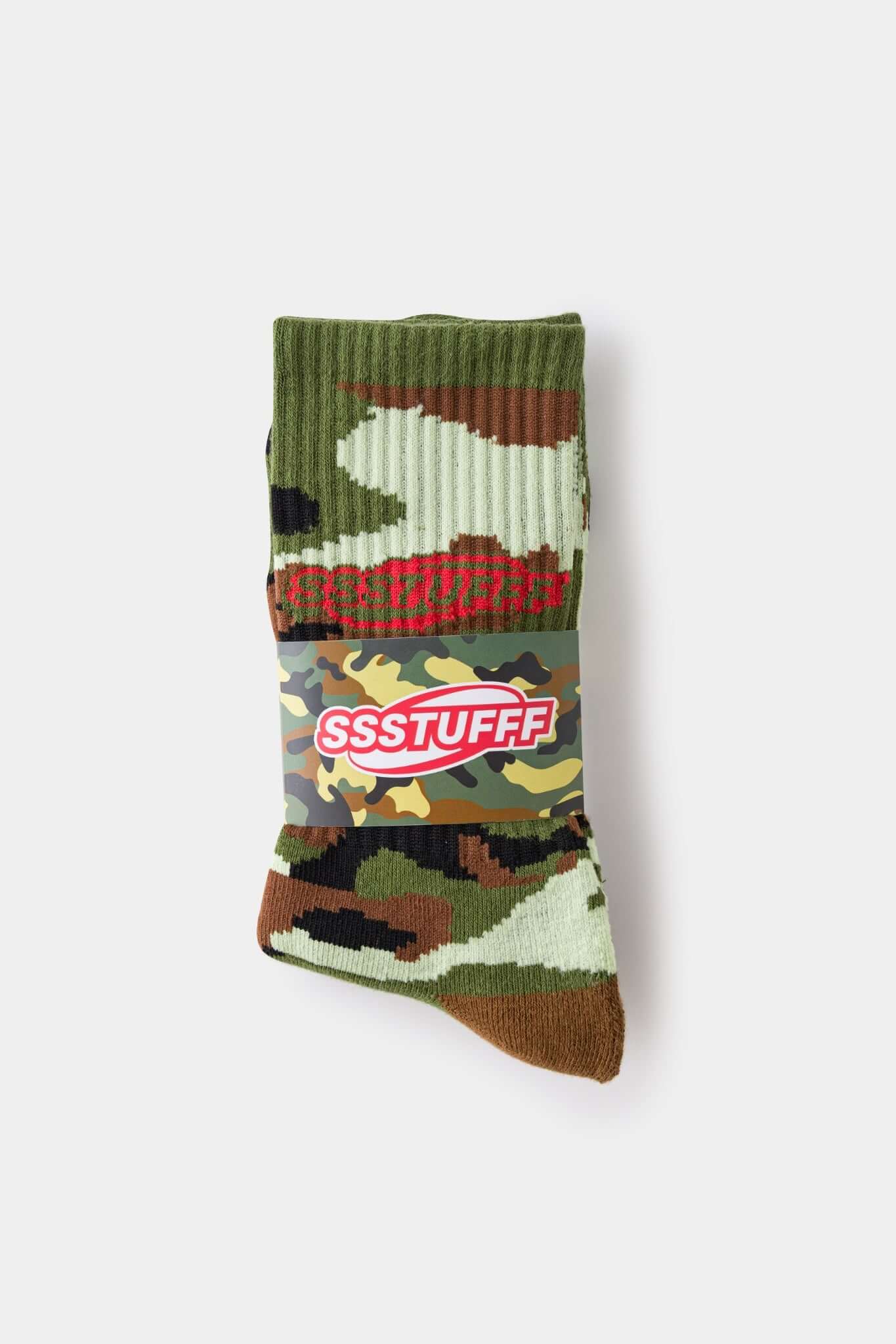 Camouflage-patterned green sock with a brand logo embroidery 
