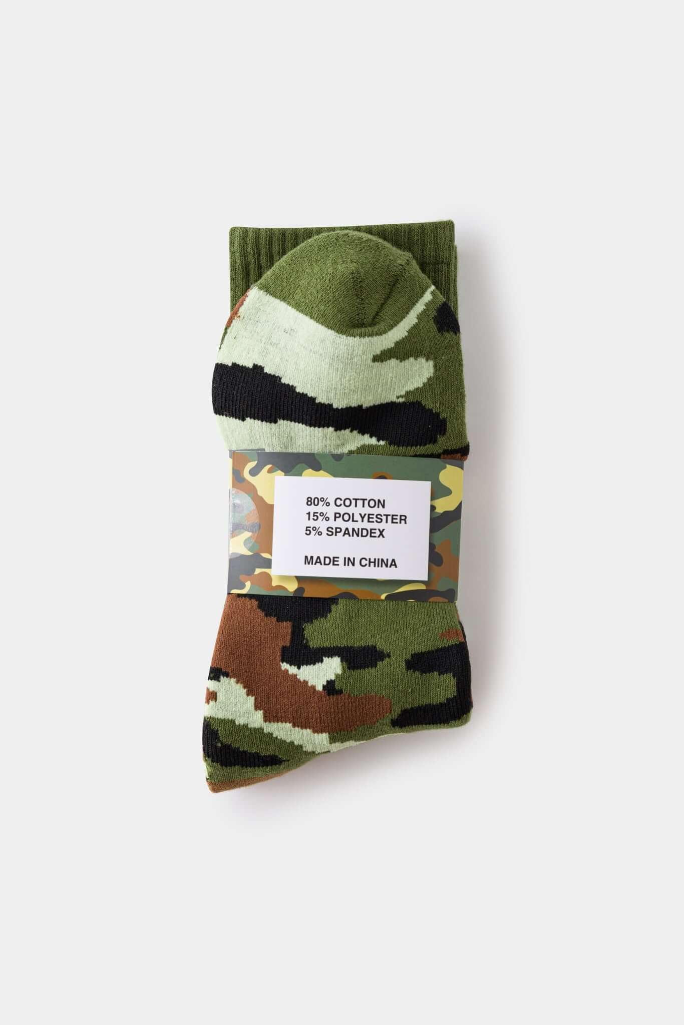 Camouflage-patterned green sock with a brand logo embroidery 
