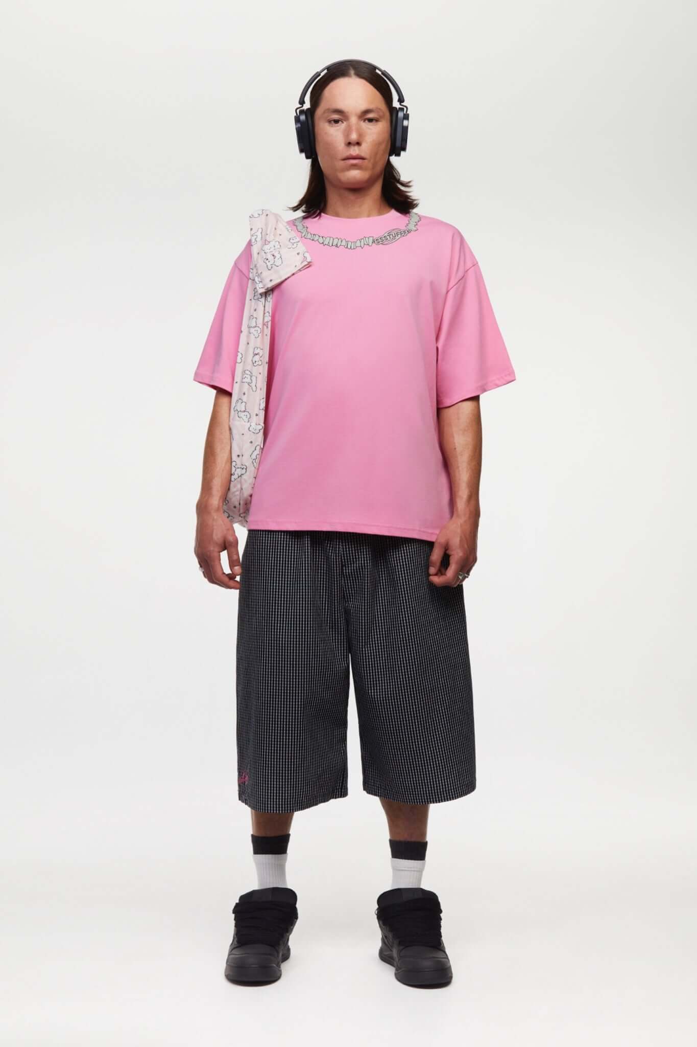 Pink t-shirt with necklace puffy print
