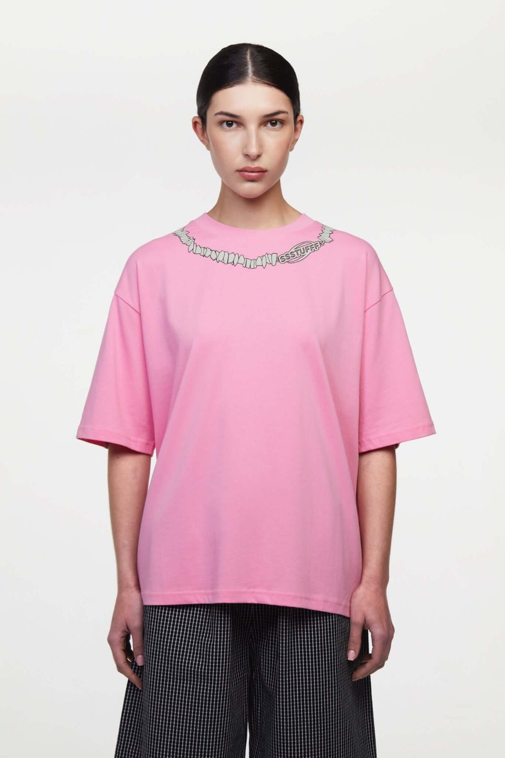 Pink t-shirt with necklace puffy print
