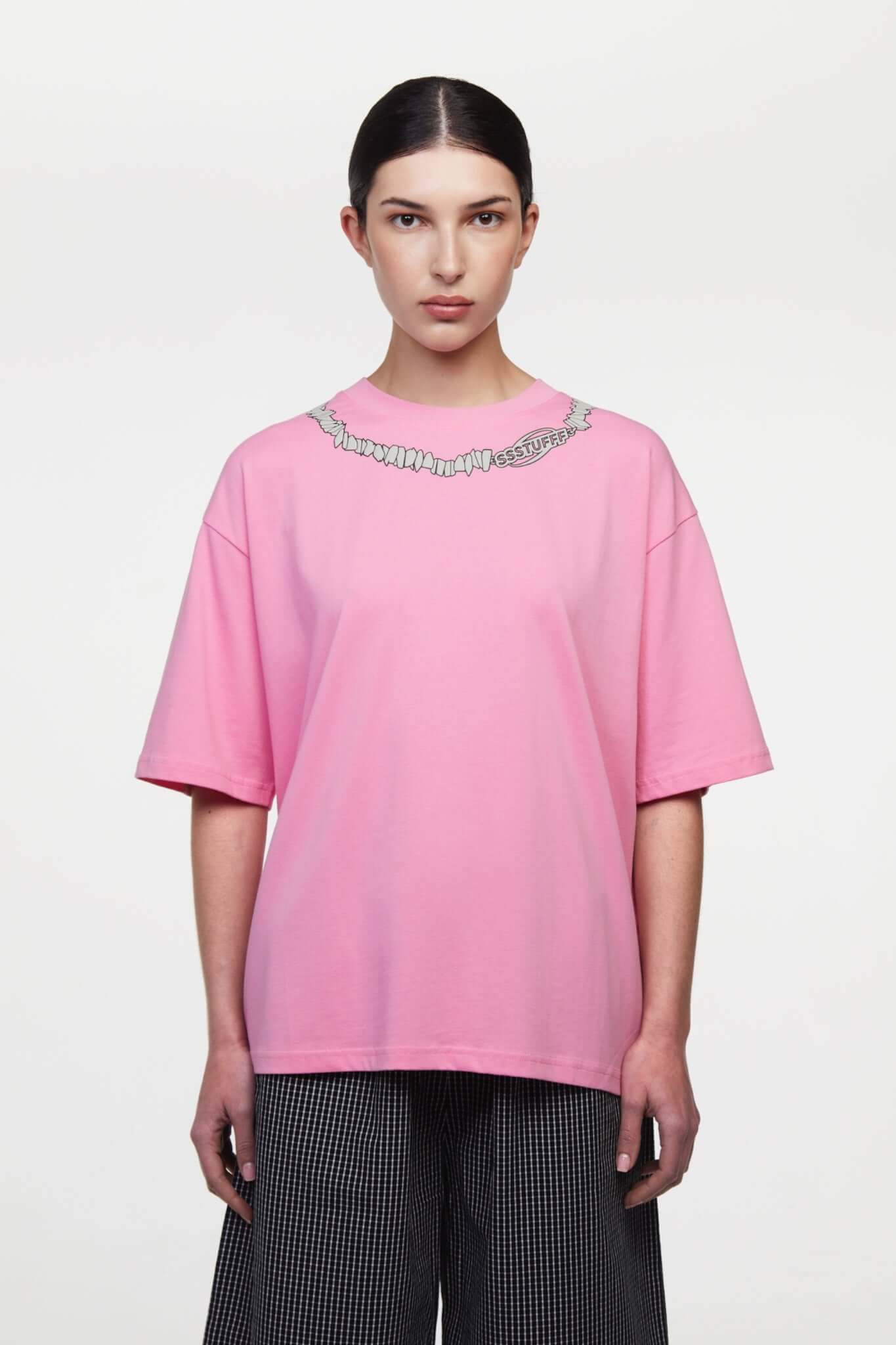 Pink t-shirt with necklace puffy print
