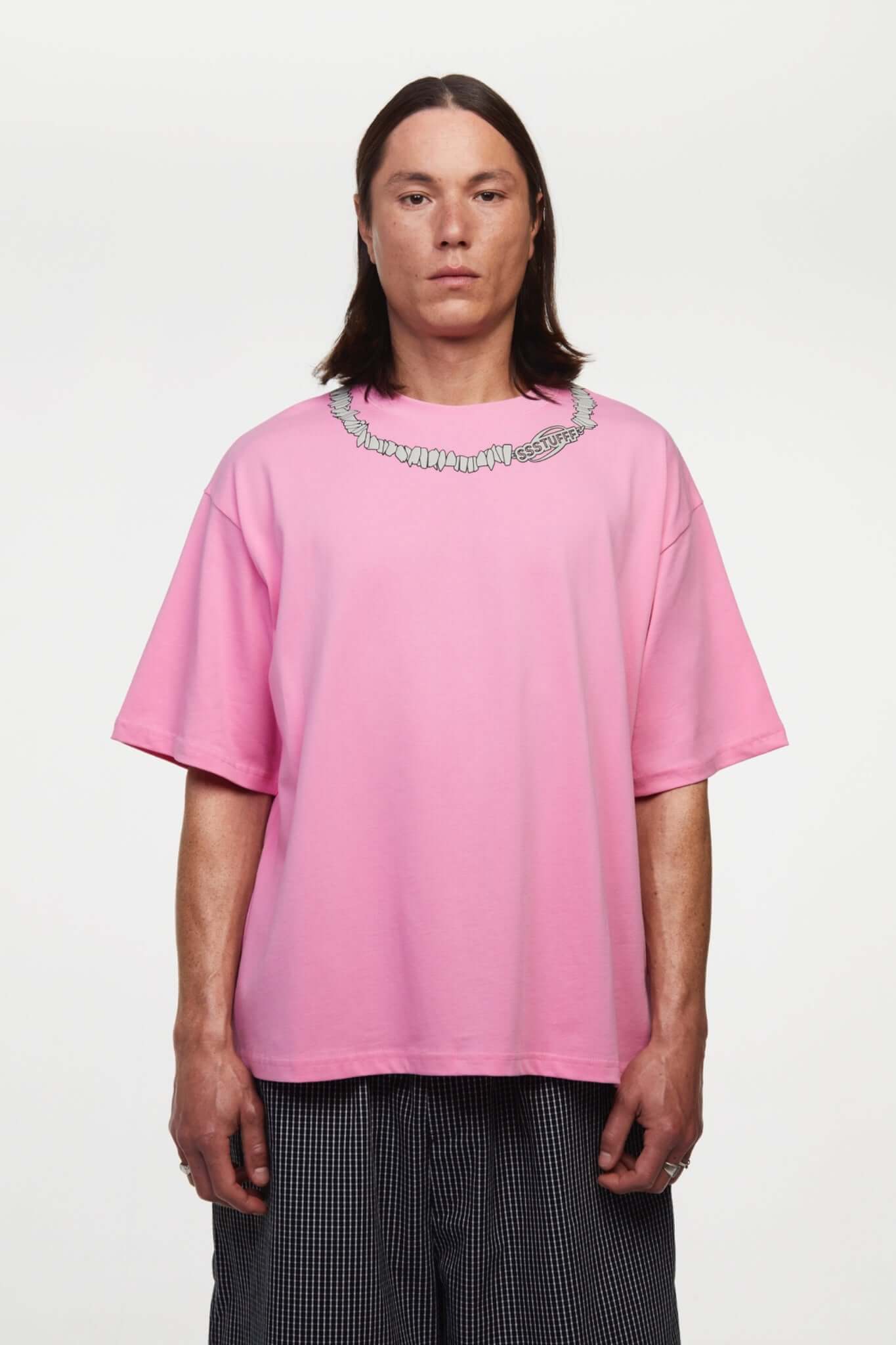 Pink t-shirt with necklace puffy print
