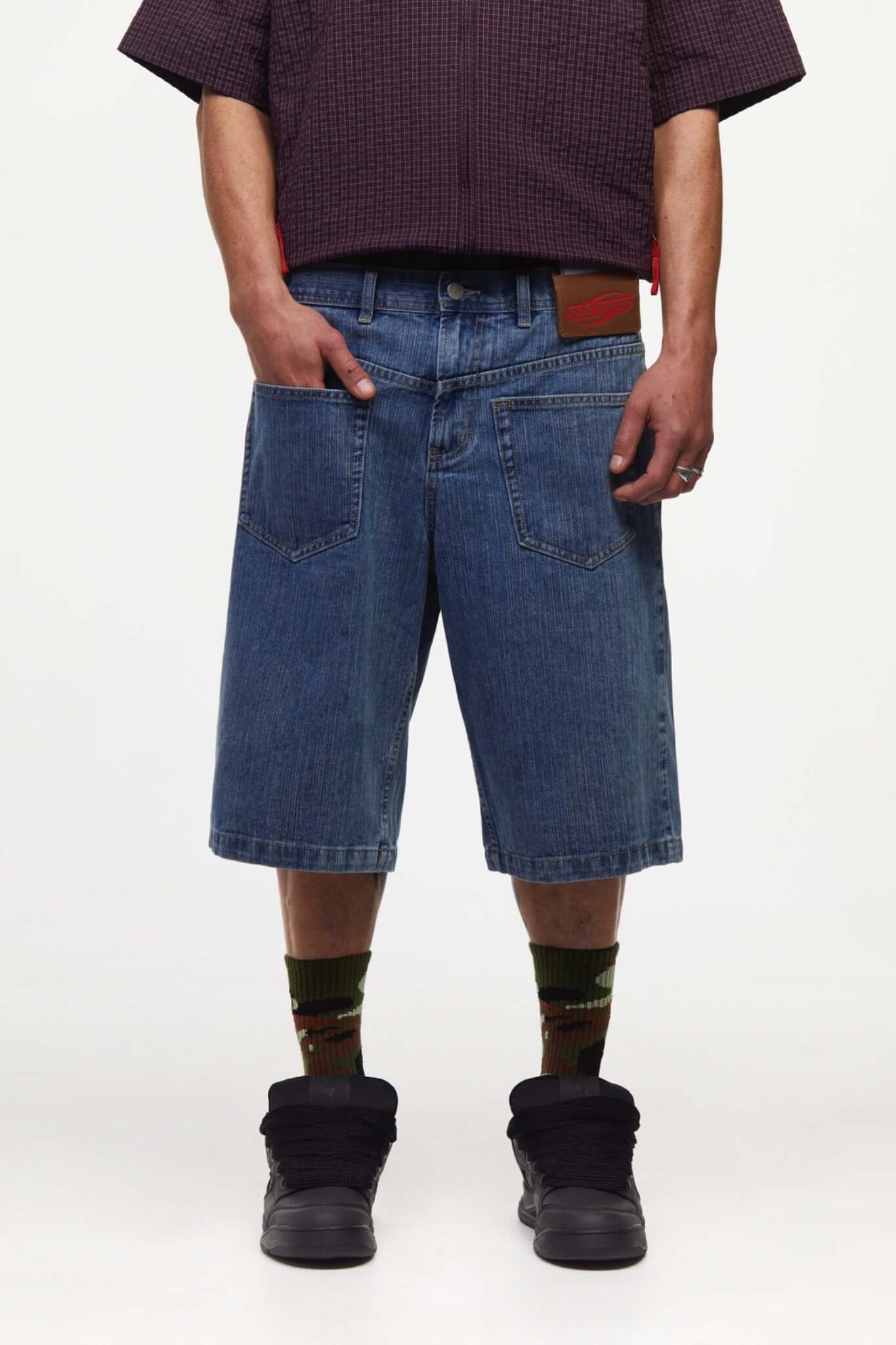 Blue denim reverse shorts with a cardholder on the front

