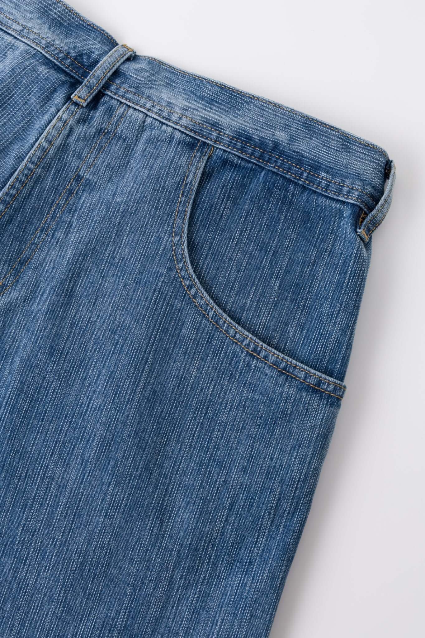 Blue denim reverse shorts with a cardholder on the front
