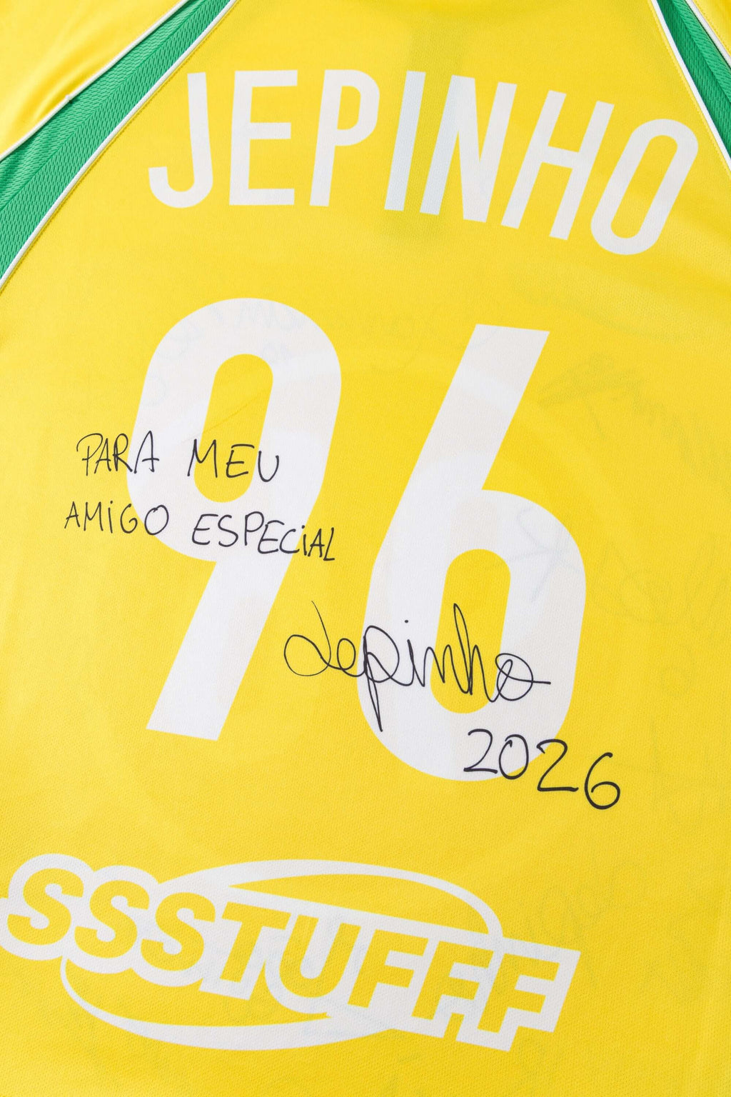 Yellow sports jersey with 'Jepinho', number '96' and 'SSSTUFFF' logo signed
