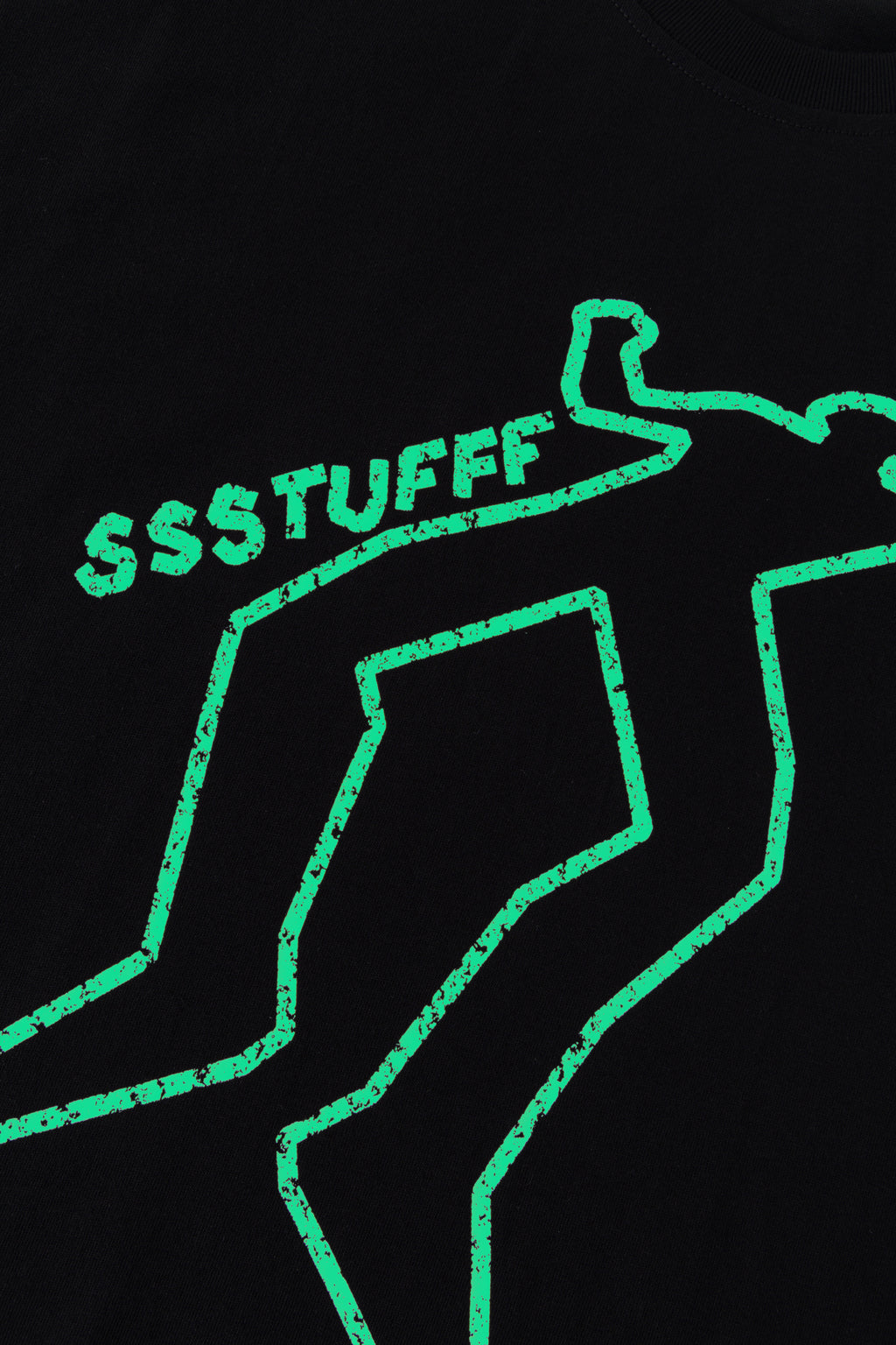 Close-up of the chalk outline glowing green in the dark.