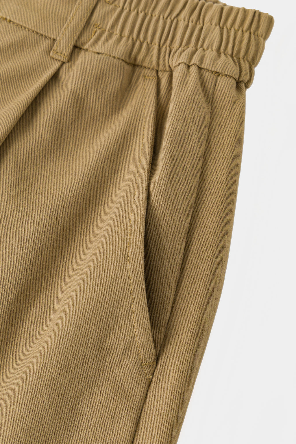 Detail of the slanted side pocket on the beige twill.