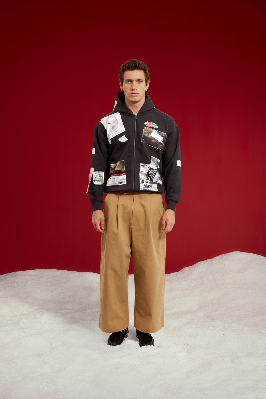 Dress Pants in beige, cut as an oversized pleated wide leg trouser. Worn on a model, full-length front view.
