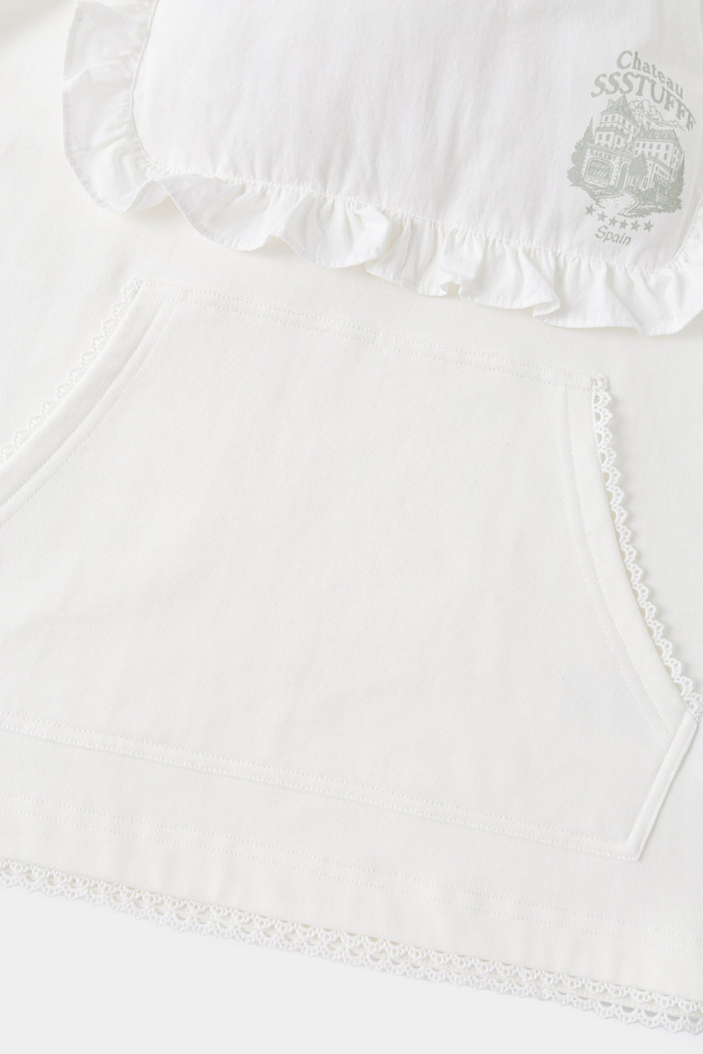 Detail of the pillow ruffle against the crest print.