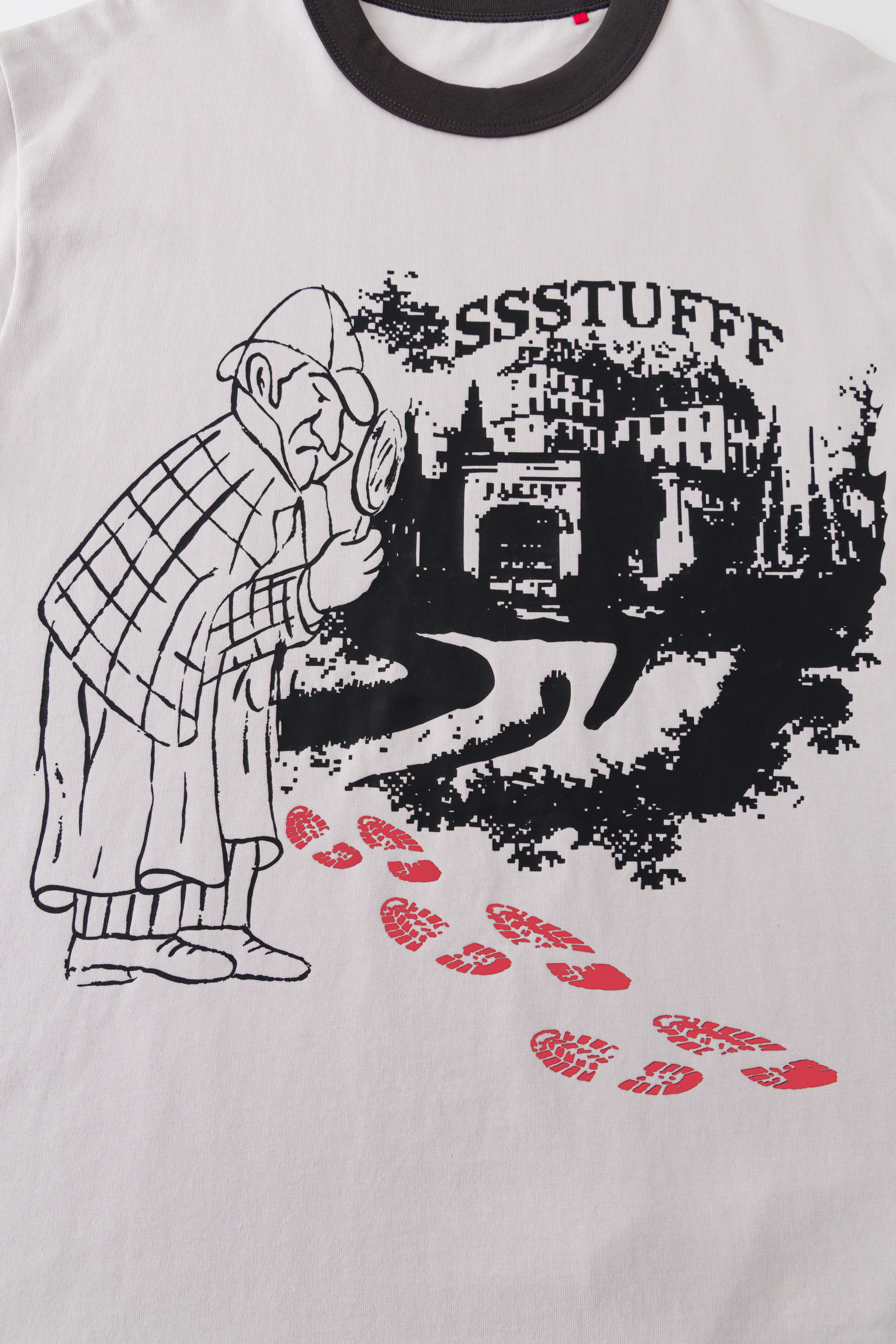 Close-up of the same print with the footprints revealed in red by body heat.