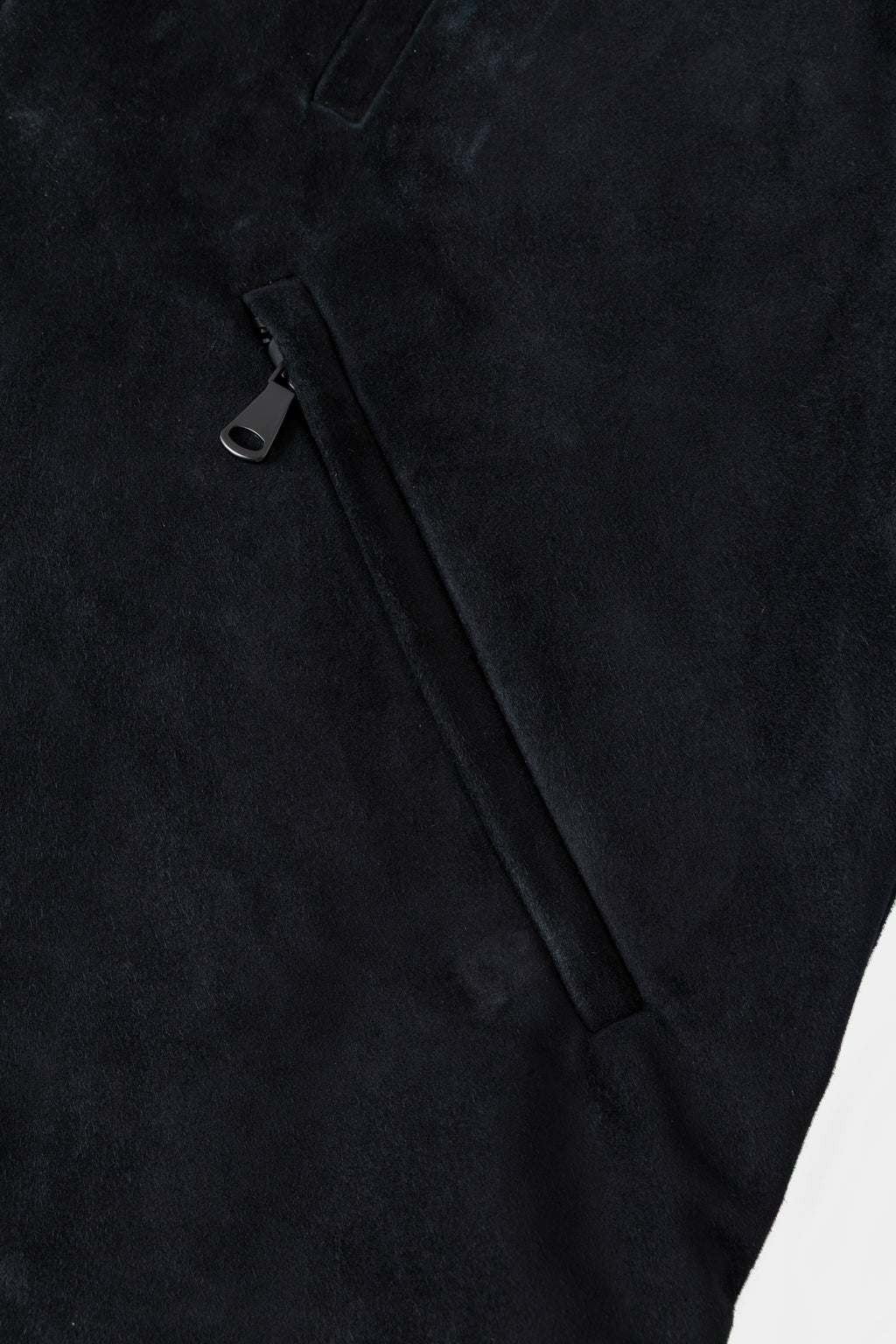 Detail of the slanted welt pocket on the suede front.